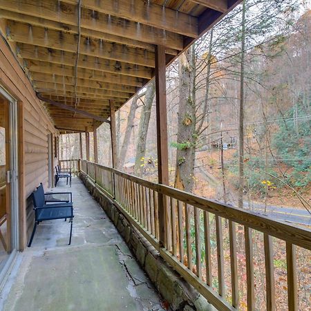 Gatlinburg A-Frame Home With Hot Tub Near Parkway Екстериор снимка