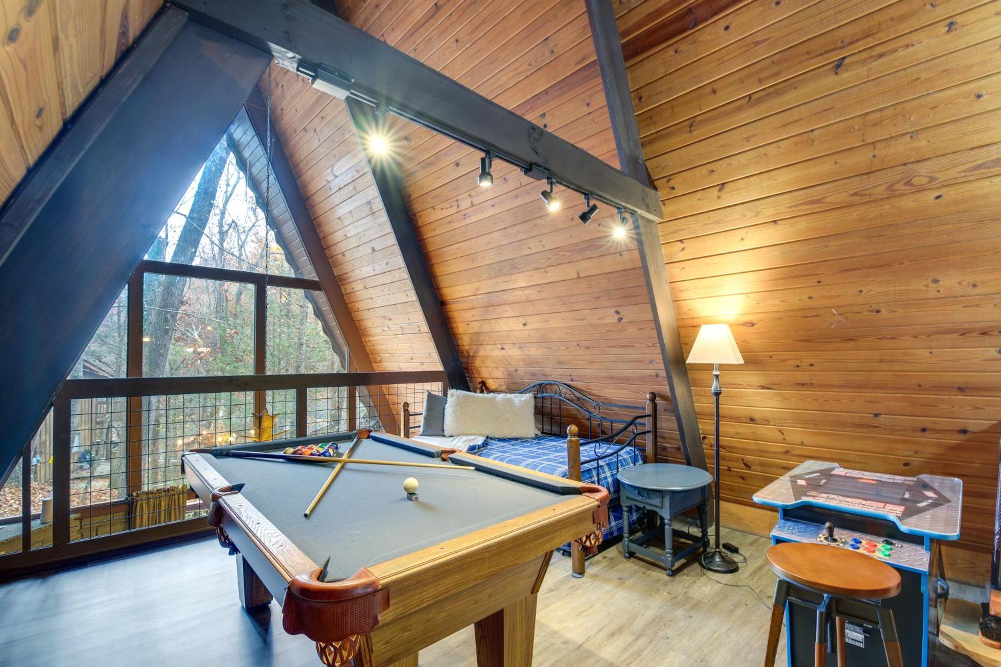 Gatlinburg A-Frame Home With Hot Tub Near Parkway Екстериор снимка