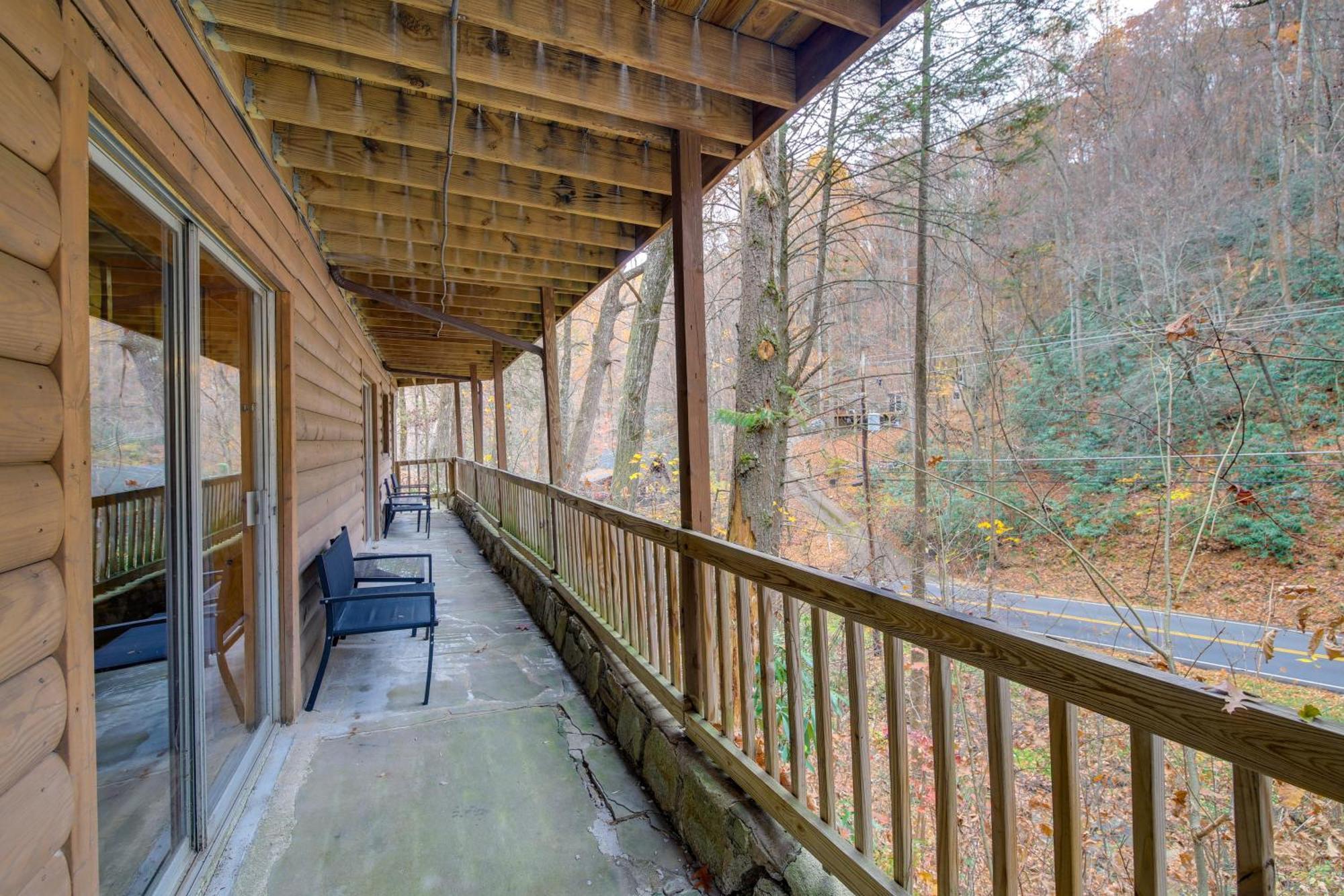 Gatlinburg A-Frame Home With Hot Tub Near Parkway Екстериор снимка