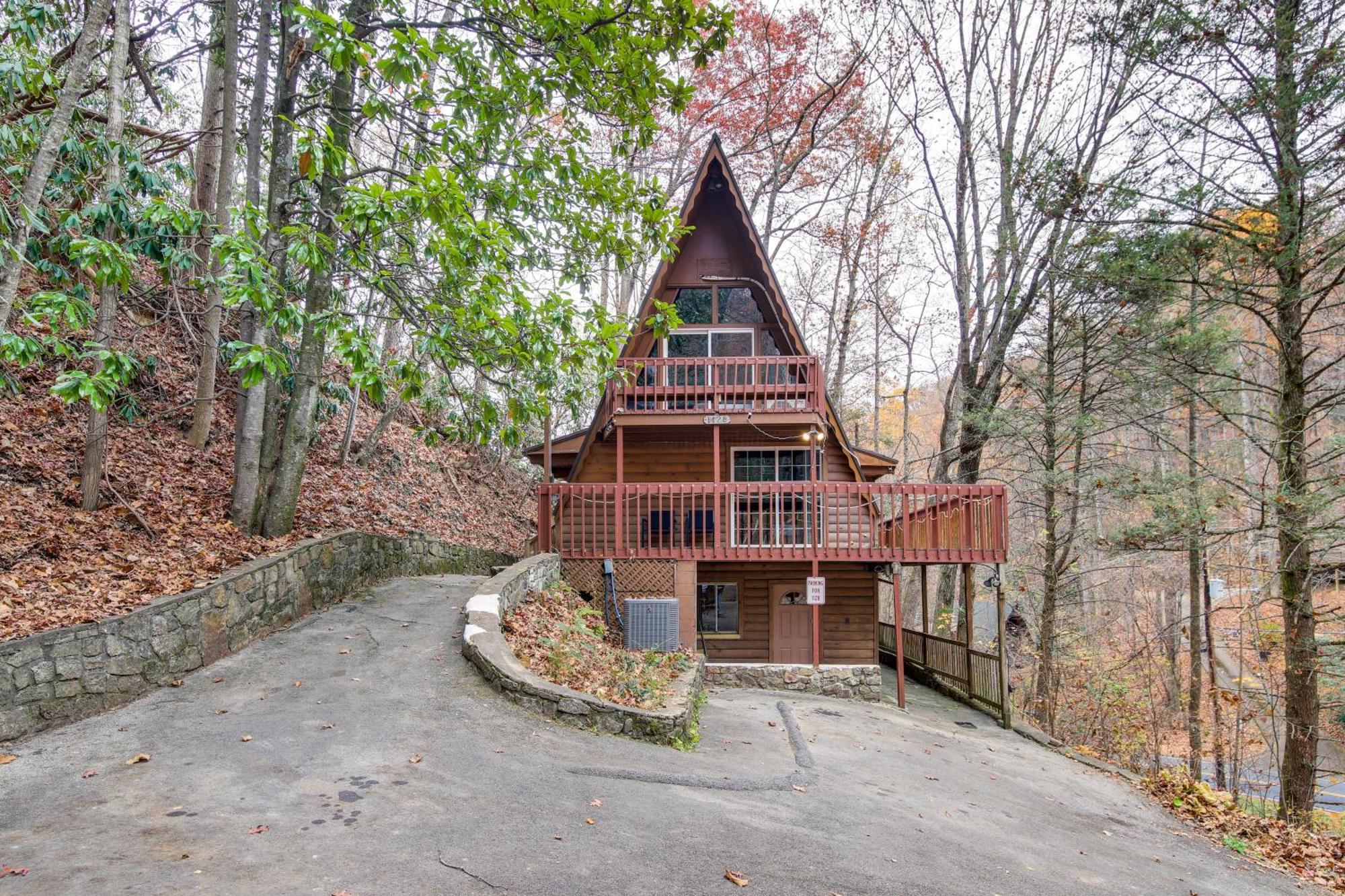 Gatlinburg A-Frame Home With Hot Tub Near Parkway Екстериор снимка