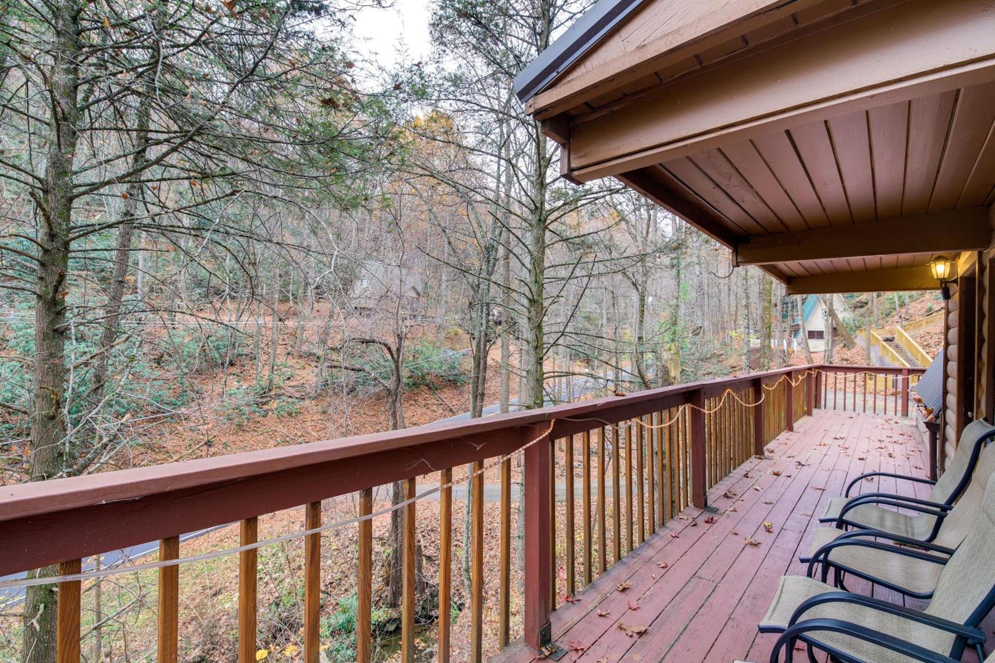 Gatlinburg A-Frame Home With Hot Tub Near Parkway Екстериор снимка