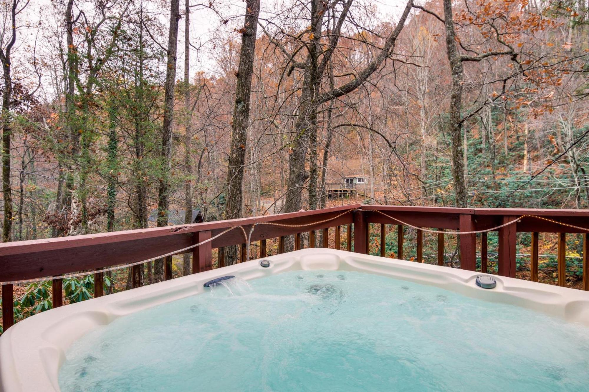 Gatlinburg A-Frame Home With Hot Tub Near Parkway Екстериор снимка