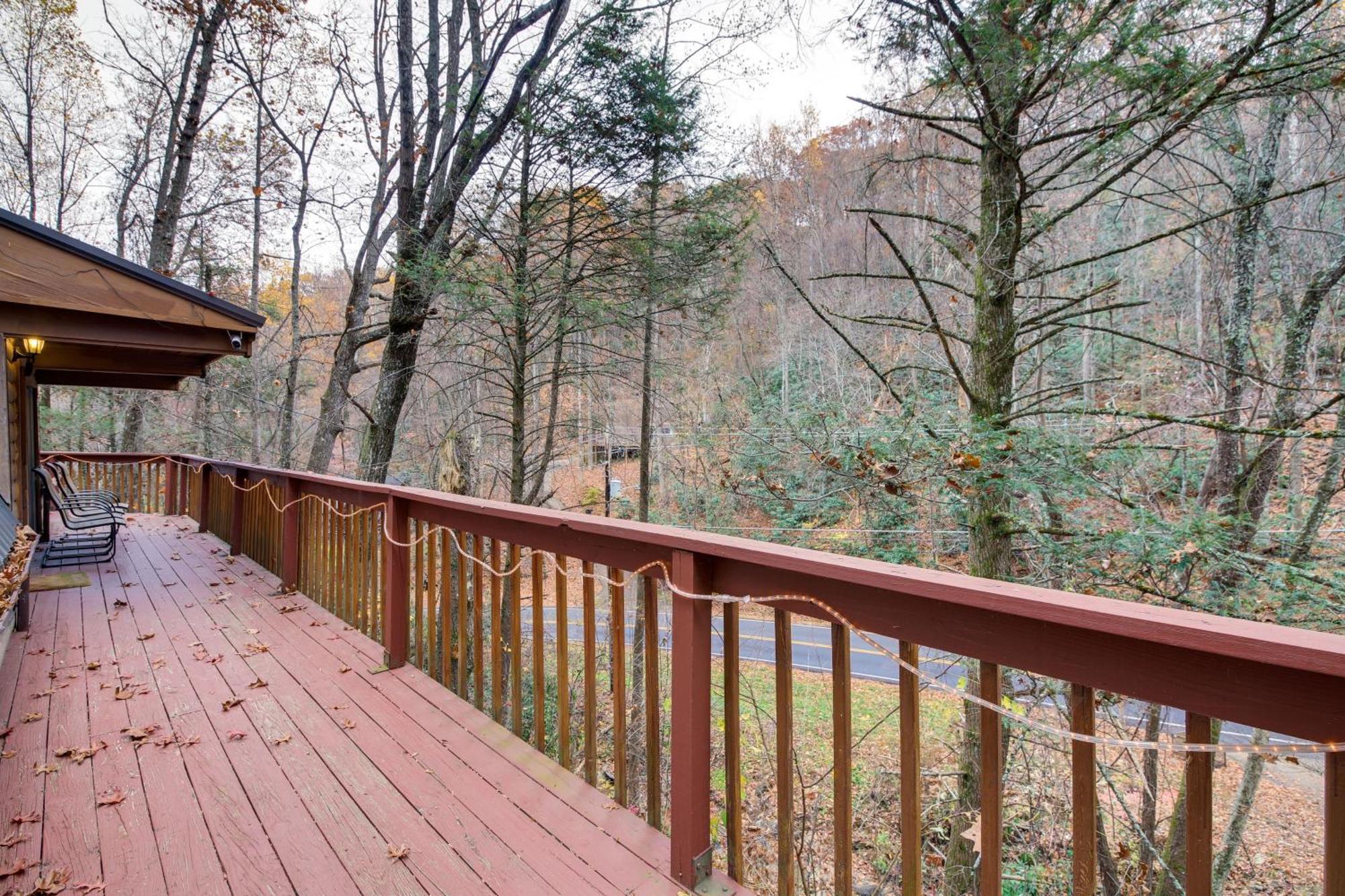 Gatlinburg A-Frame Home With Hot Tub Near Parkway Екстериор снимка